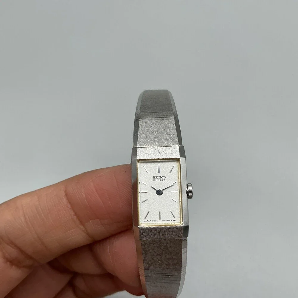 Vintage Seiko Womens Watch 11mm White Dial Bangle NOT RUNNING FOR PARTS 6.25